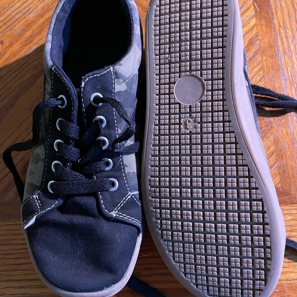 NWOT size 3 boys shoes - Picture 3 of 4